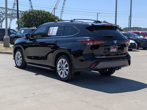 Used 2024 Toyota Highlander Limited AWD/4WD image 9