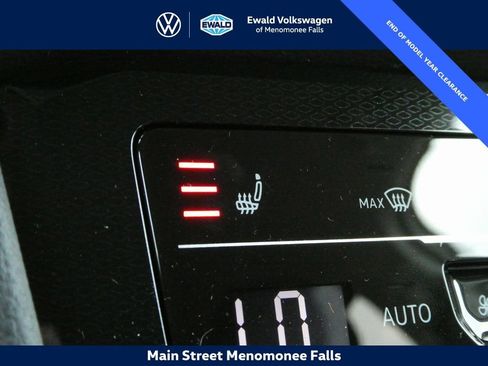 Certified 2025 Volkswagen Taos SE image 20