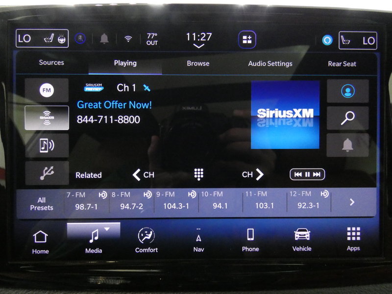 Used 2025 Chrysler Pacifica Pinnacle FWD image 12
