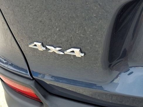 Used 2019 Jeep Cherokee Limited image 34