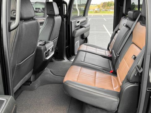 Used 2024 Chevrolet Silverado 2500 High Country w/ High Country Premium Package image 21