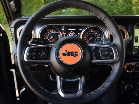 Used 2022 Jeep Wrangler Unlimited Sahara w/ Cold Weather Group image 4