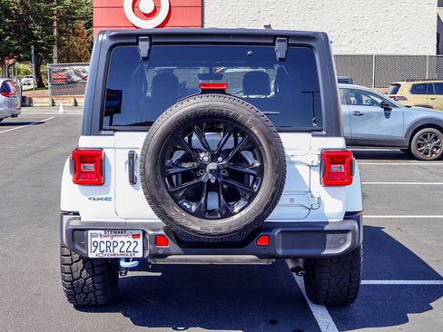 Used 2022 Jeep Wrangler Unlimited Sahara w/ Safety Group AWD/4WD image 22