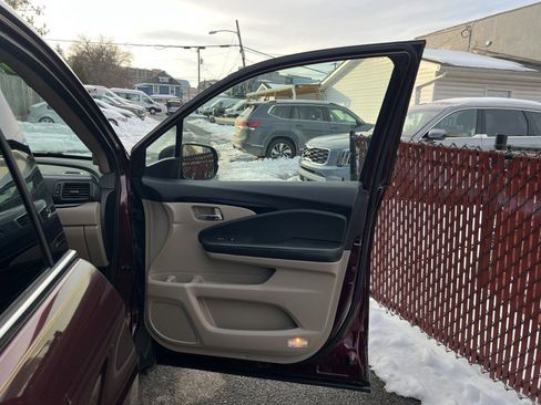 Used 2016 Honda Pilot Touring image 12