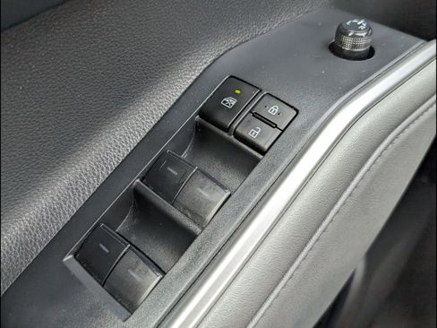 Used 2024 Toyota Highlander XLE AWD/4WD image 21