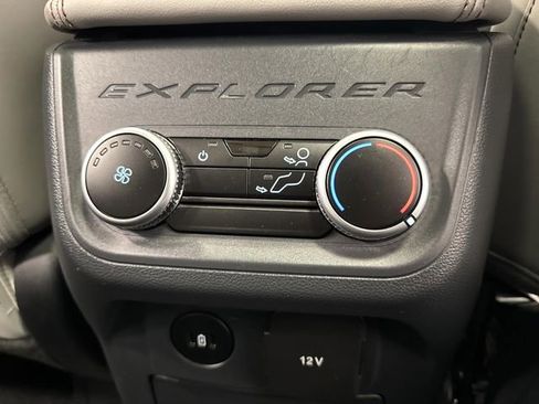 Used 2025 Ford Explorer Active w/ Active Comfort Package image 35
