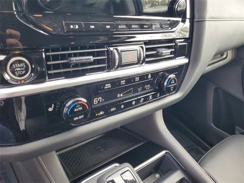 Used 2024 Nissan Pathfinder SL image 23