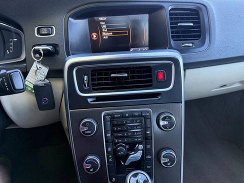 Used 2015 Volvo S60 T5 Premier image 13