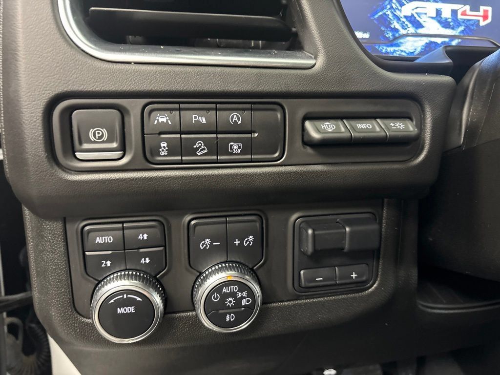 Used 2024 GMC Yukon AT4 w/ Technology Package AWD/4WD image 17