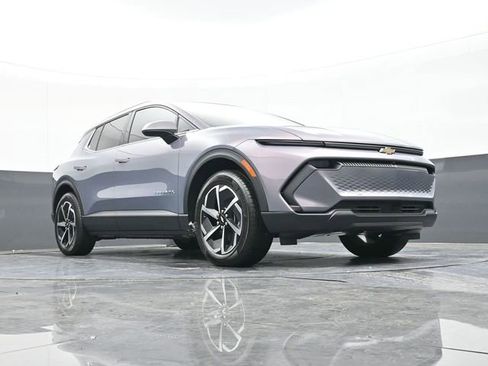 New 2026 Chevrolet Equinox EV LT image 46