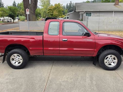Used 1998 Toyota Tacoma 4x4 Xtracab w/ Convenience Pkg image 4