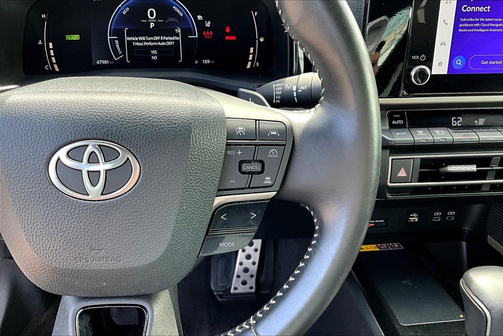 Used 2025 Toyota Camry SE FWD image 13