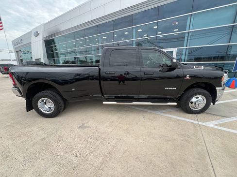 Used 2020 RAM 3500 Big Horn w/ Level 1 Equipment Group AWD/4WD image 2