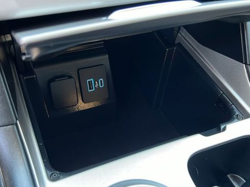 Certified 2023 Ford Explorer XLT RWD image 18