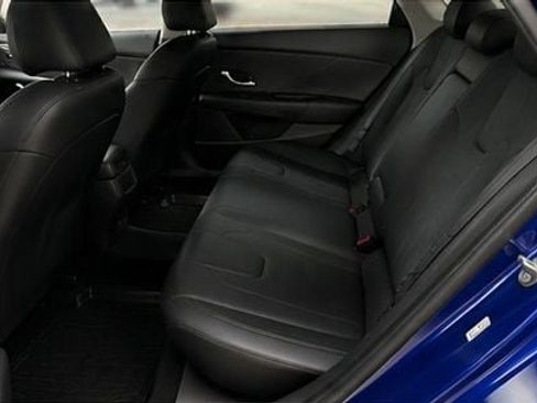 Used 2023 Hyundai Elantra Limited FWD image 9