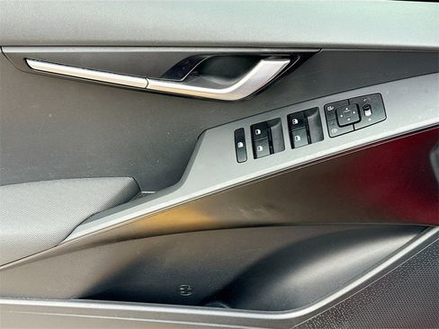 Used 2023 Kia Niro LX image 17