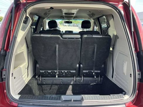 Used 2012 Chrysler Town & Country Touring w/ Entertainment Group #1 FWD image 21