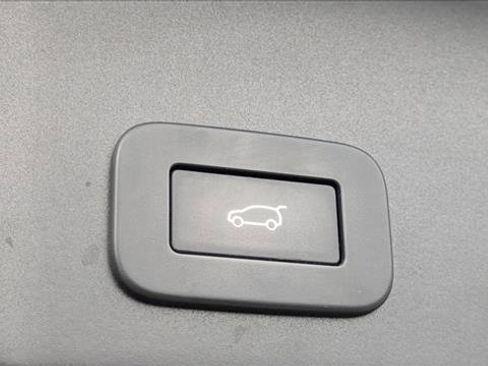 Used 2024 Land Rover Range Rover Evoque Dynamic SE AWD/4WD image 7