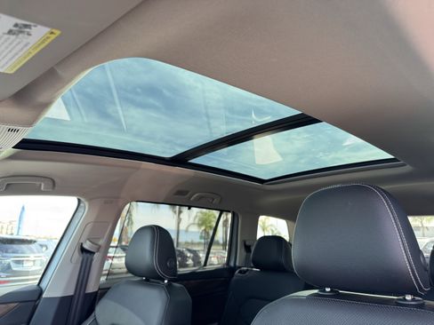 Used 2025 Volkswagen Atlas SE image 31