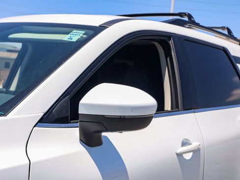 Used 2025 Nissan Pathfinder SV w/ SV Premium Package FWD image 12