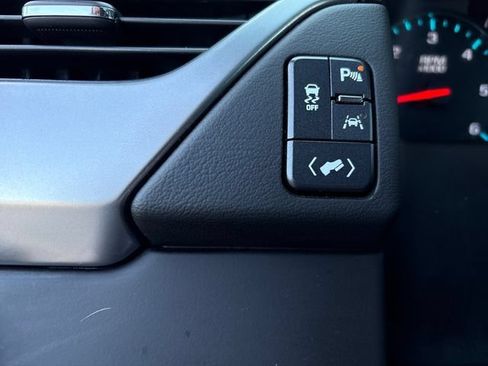 Used 2017 Chevrolet Suburban Premier RWD image 39