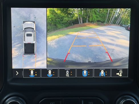 Used 2019 Chevrolet Silverado 1500 High Country w/ Technology Package AWD/4WD image 12