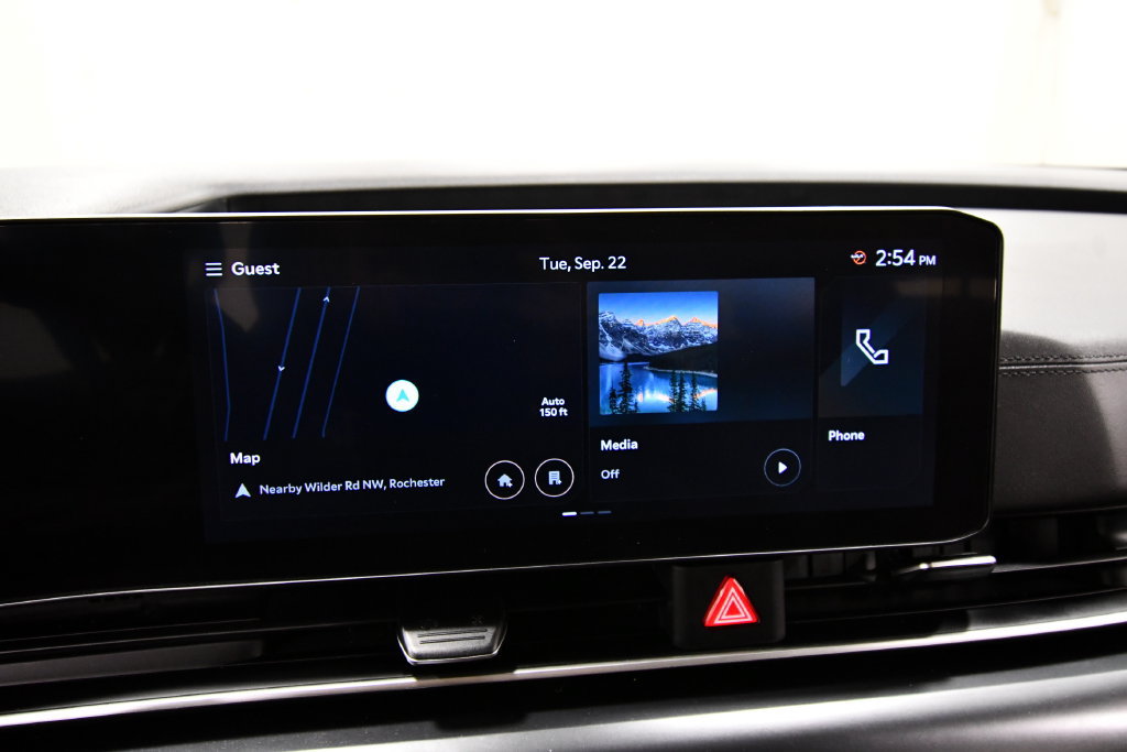 Certified 2025 Kia Carnival FWD image 23