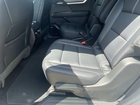 Used 2026 GMC Acadia Elevation w/ Elevation Premium Package FWD image 11
