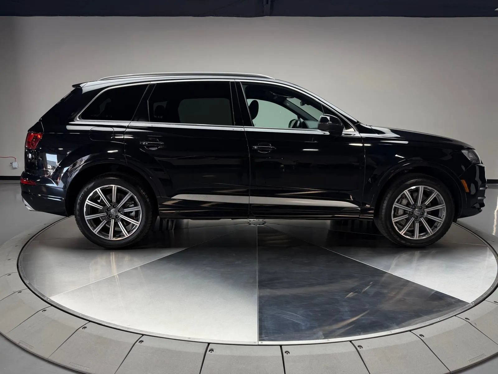 Used 2017 Audi Q7 3.0T Premium Plus w/ Premium Plus Package AWD/4WD image 6