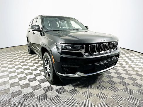 Certified 2024 Jeep Grand Cherokee L Limited w/ Luxury Tech Group II image 2