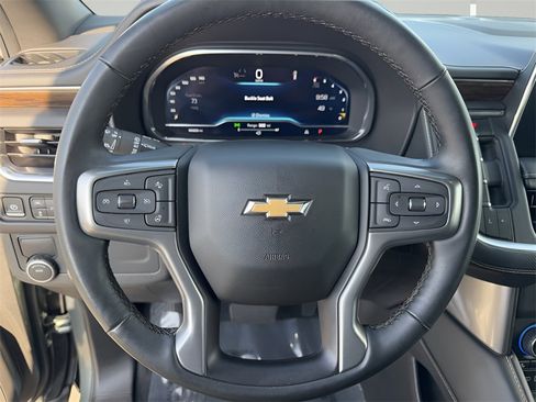 Used 2023 Chevrolet Suburban Premier image 13