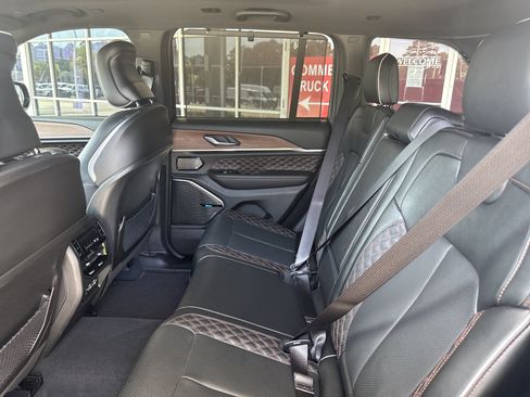 Used 2023 Jeep Grand Cherokee Summit w/ Advanced Protech Group IV AWD/4WD image 30
