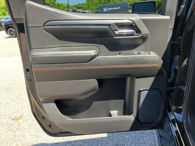 Used 2024 GMC Sierra 1500 AT4 w/ Technology Package AWD/4WD image 17