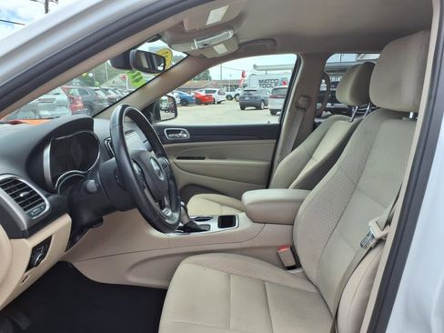 Used 2022 Jeep Grand Cherokee Laredo E image 8