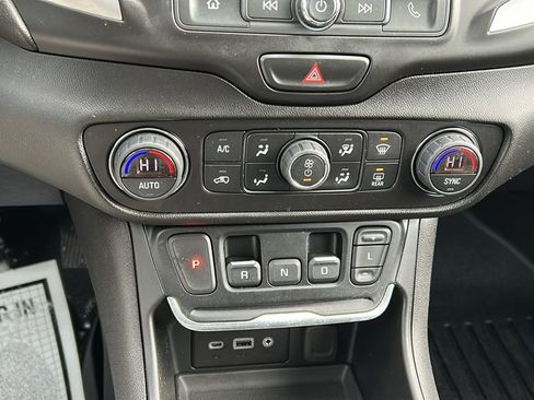 Used 2019 GMC Terrain SLE w/ Driver Convenience Package image 18