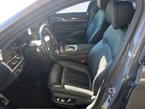Used 2021 BMW 740i w/ M Sport Package image 10