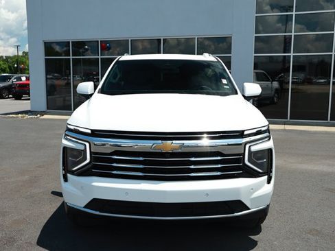 Used 2025 Chevrolet Tahoe LT RWD image 2