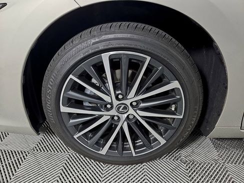 Used 2025 Lexus ES 300h w/ Premium Package FWD image 10