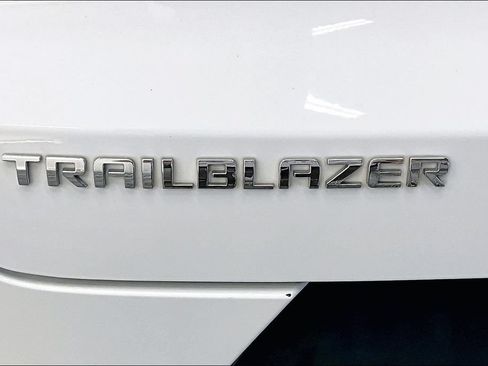 Used 2021 Chevrolet TrailBlazer LS FWD image 30