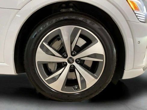 Used 2024 Audi Q8 e-tron Premium Plus w/ Premium Plus Package image 32