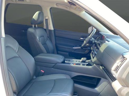 Used 2025 Nissan Pathfinder SL w/ SL Premium Package image 30