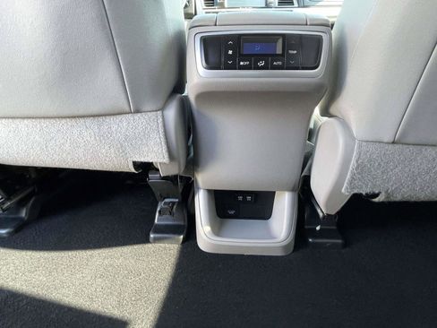 Used 2018 Toyota Highlander XLE AWD/4WD image 14