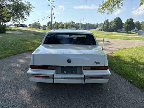 Used 1989 Cadillac Seville FWD image 4