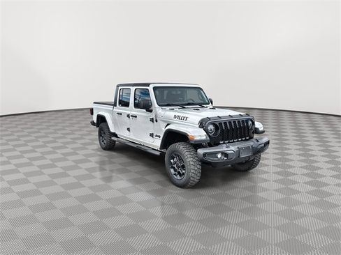 Used 2023 Jeep Gladiator Willys image 2