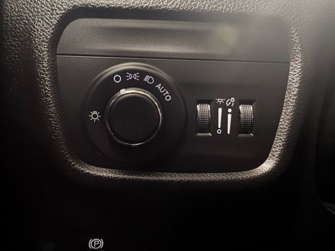 Used 2023 Jeep Grand Cherokee Altitude image 15