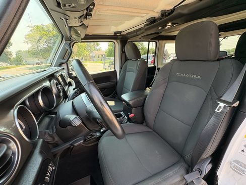Used 2019 Jeep Wrangler Unlimited Sahara AWD/4WD image 22