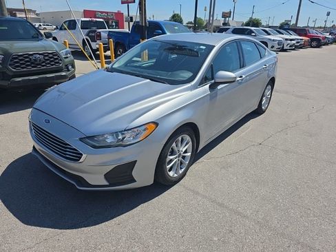 Used 2020 Ford Fusion SE FWD image 2