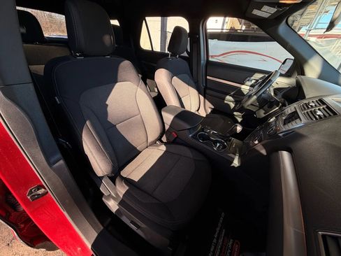 Used 2018 Ford Explorer XLT image 24