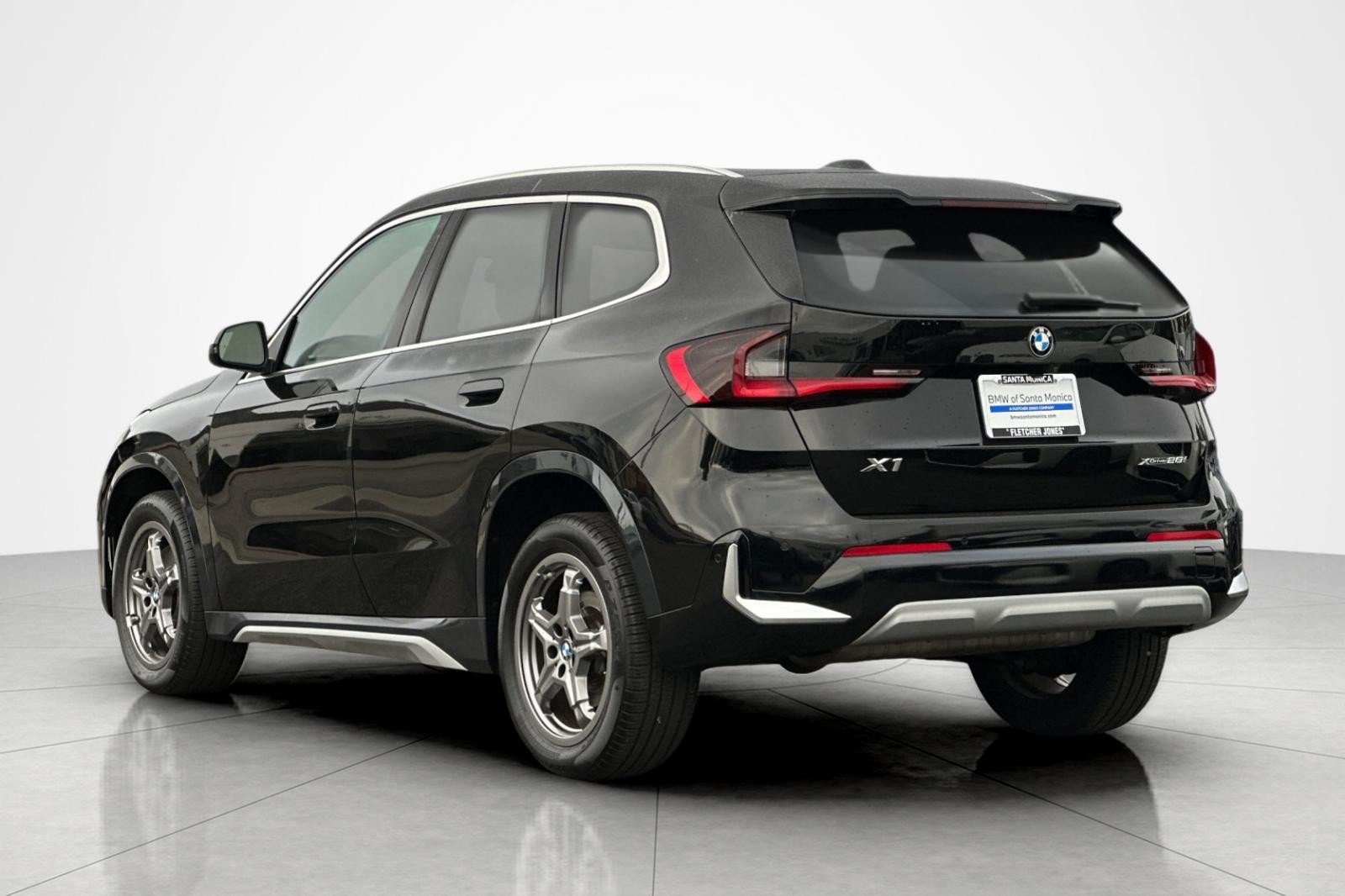 Used 2023 BMW X1 xDrive28i w/ Convenience Package AWD/4WD image 3