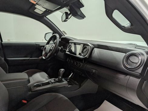 Used 2018 Toyota Tacoma TRD Sport image 20
